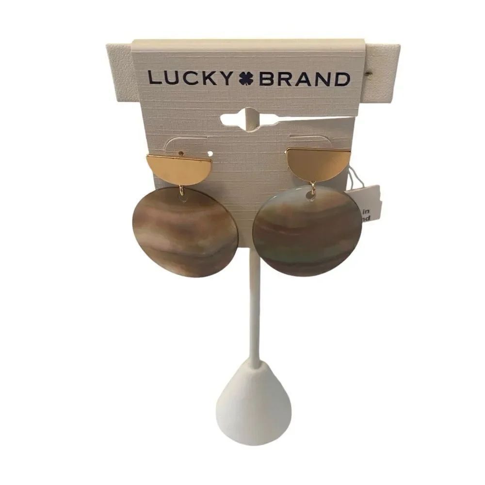 Beautiful Modern Shell Earrings w/Goldtone Hardware.
